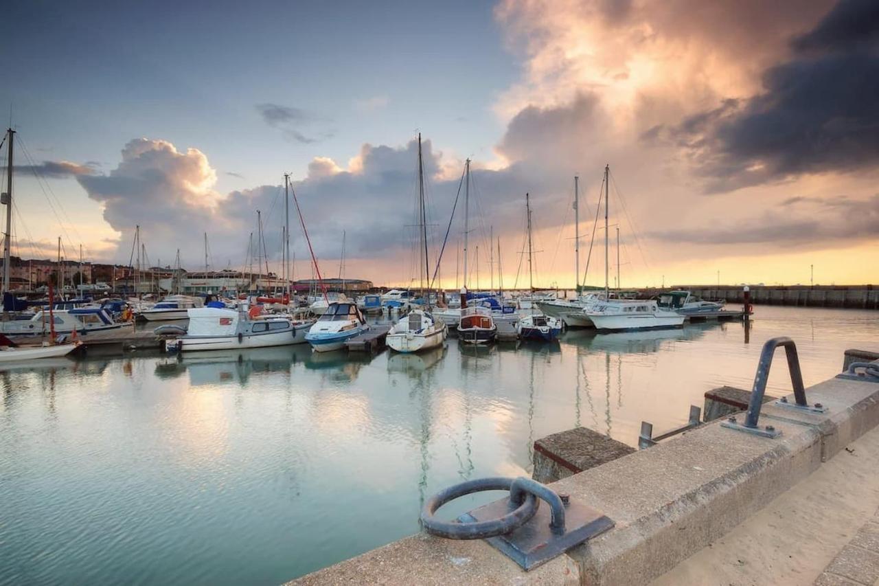 Anchor Down Cottage The Perfect Seaside Retreat Sleeps 4 Beach 2 Mins Ryde  Extérieur photo